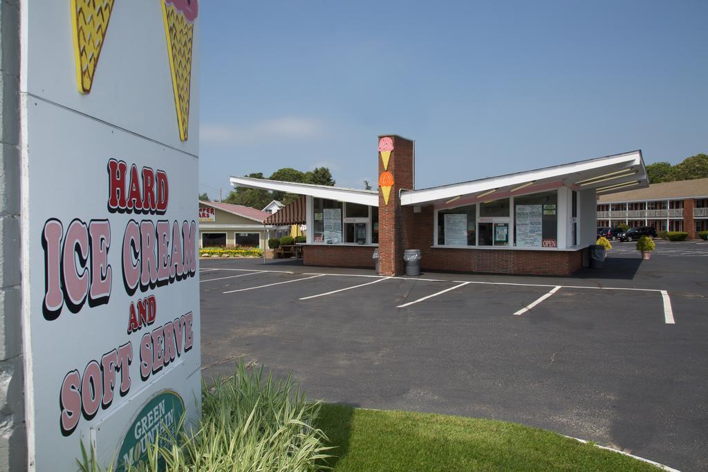 Holiday Hill Inn & Suites Dennisport Exterior photo