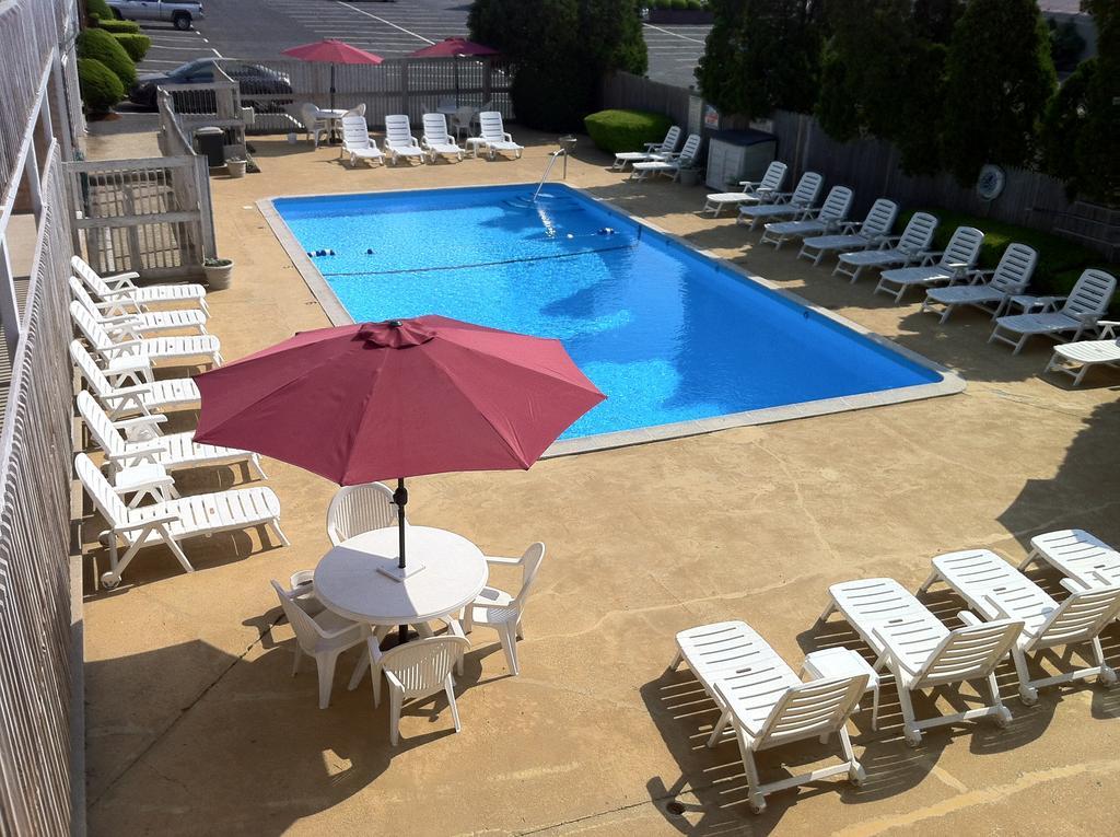 Holiday Hill Inn & Suites Dennisport Exterior photo