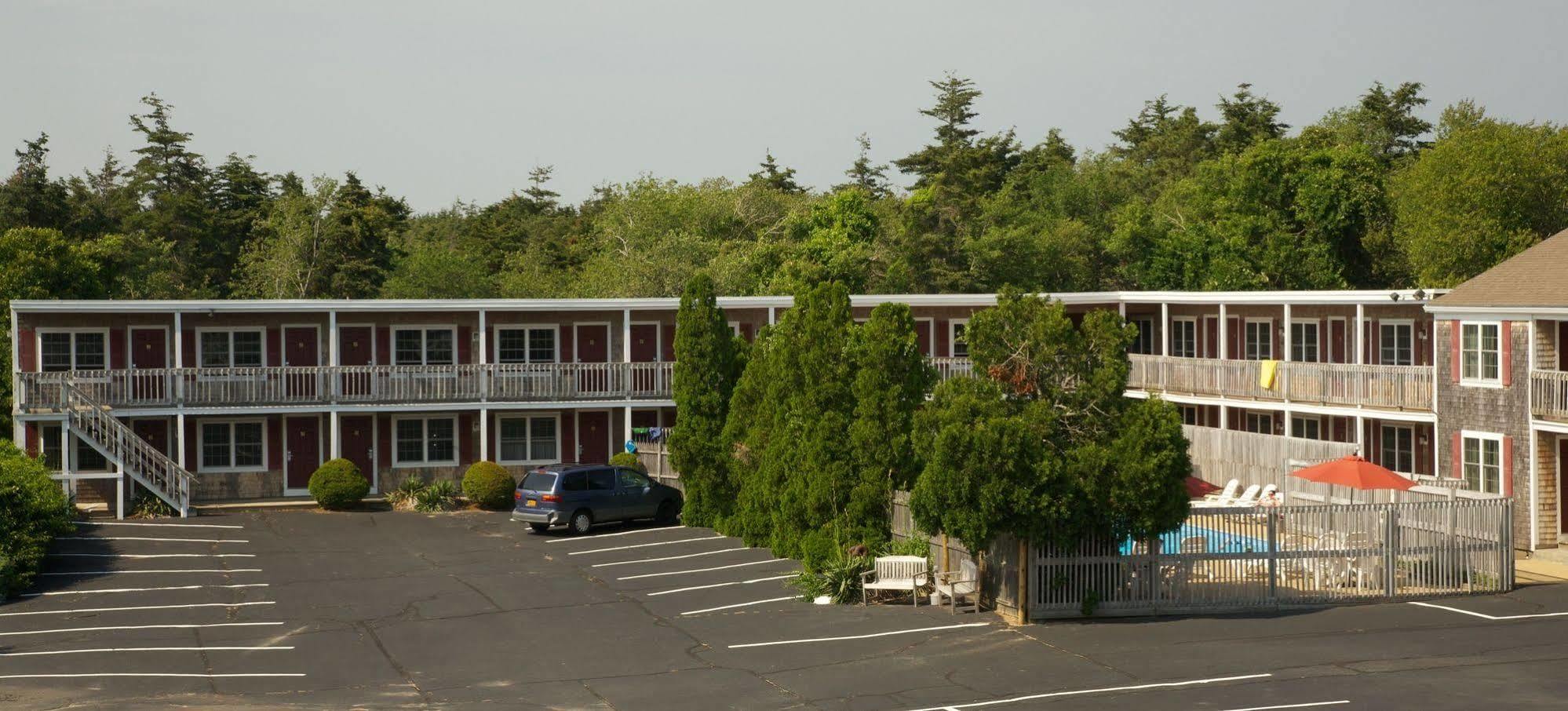 Holiday Hill Inn & Suites Dennisport Exterior photo