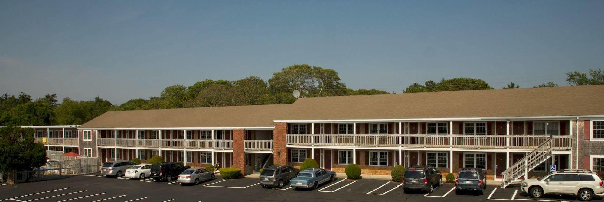 Holiday Hill Inn & Suites Dennisport Exterior photo