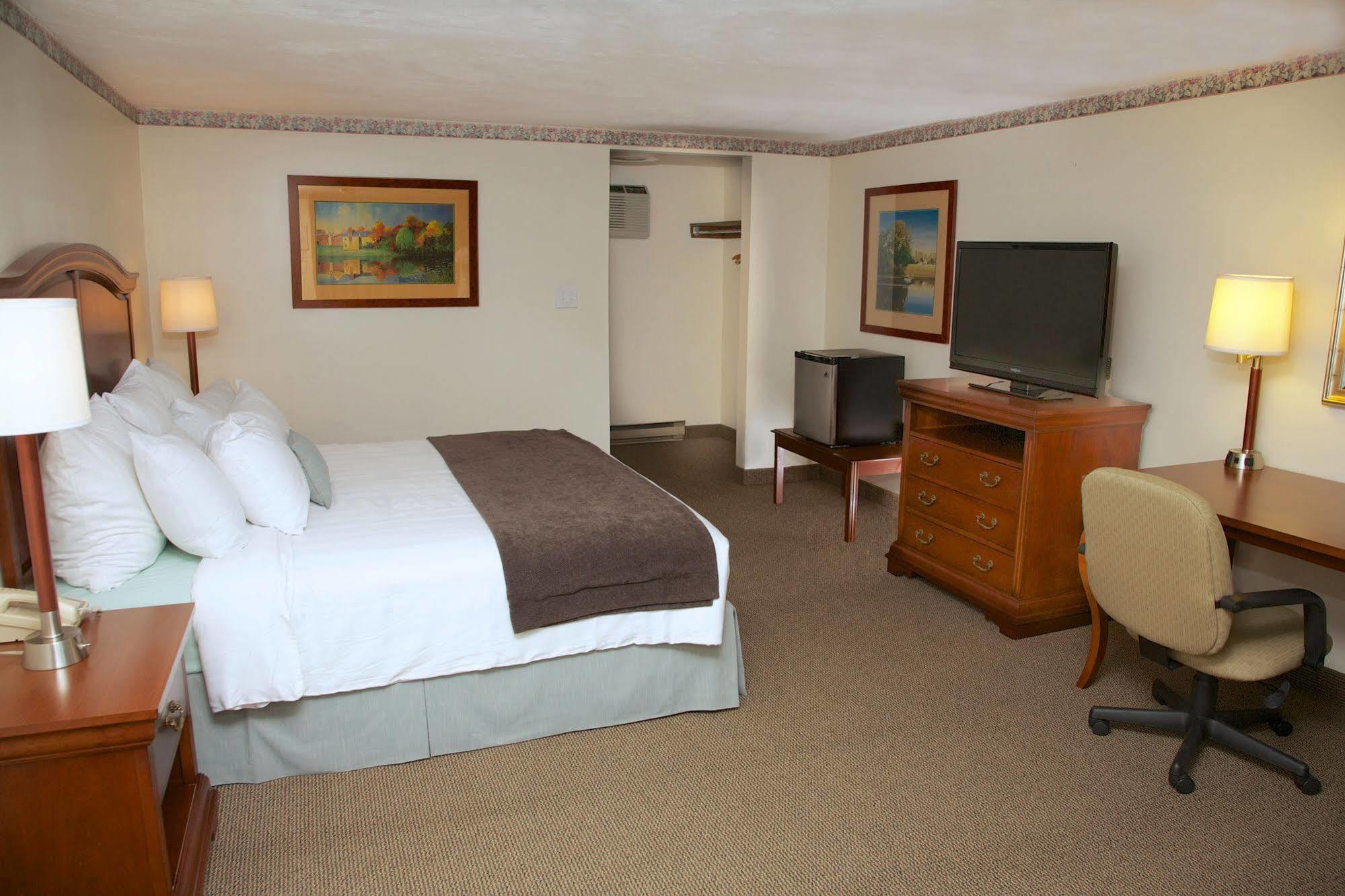 Holiday Hill Inn & Suites Dennisport Exterior photo
