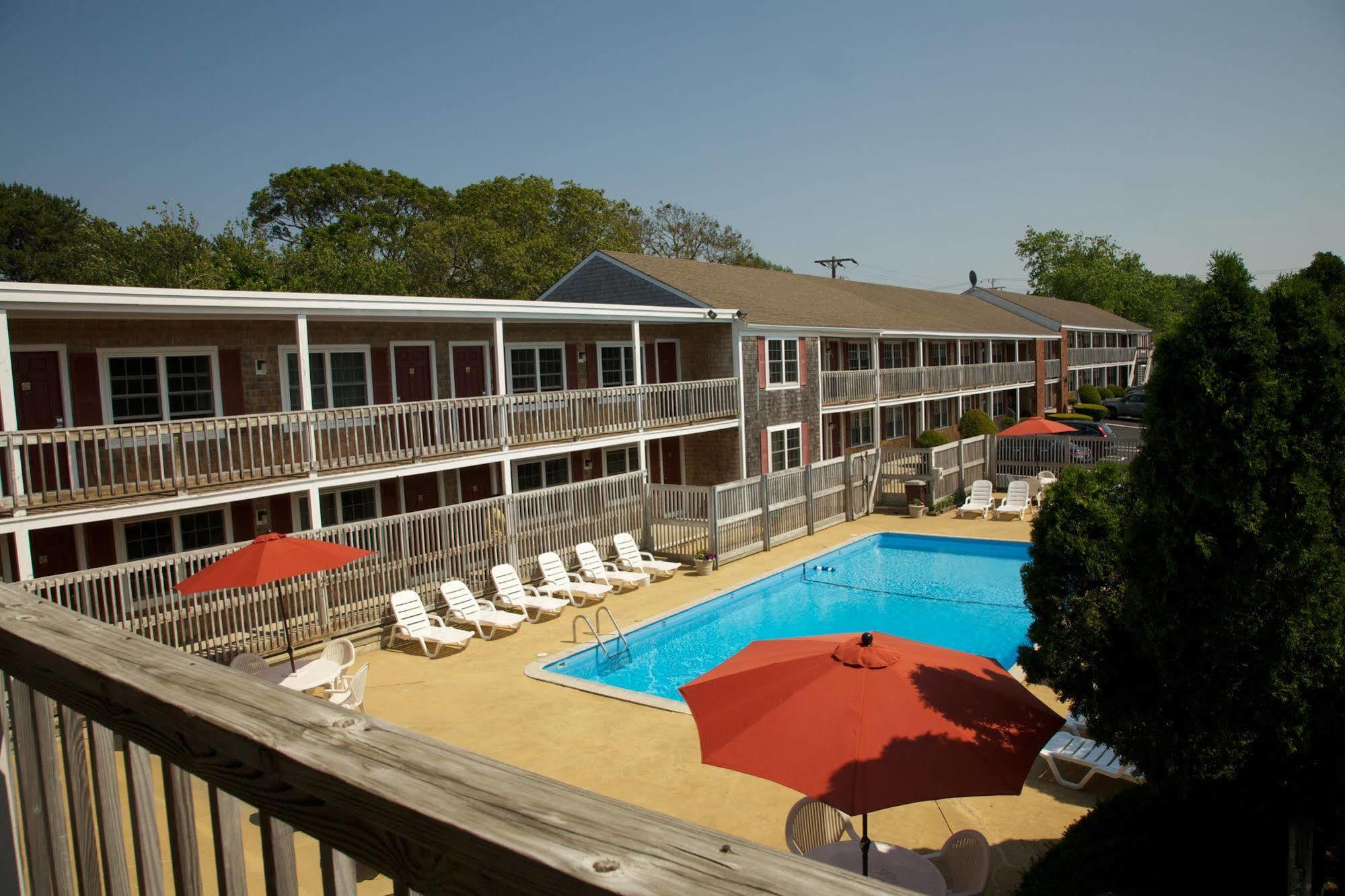 Holiday Hill Inn & Suites Dennisport Exterior photo