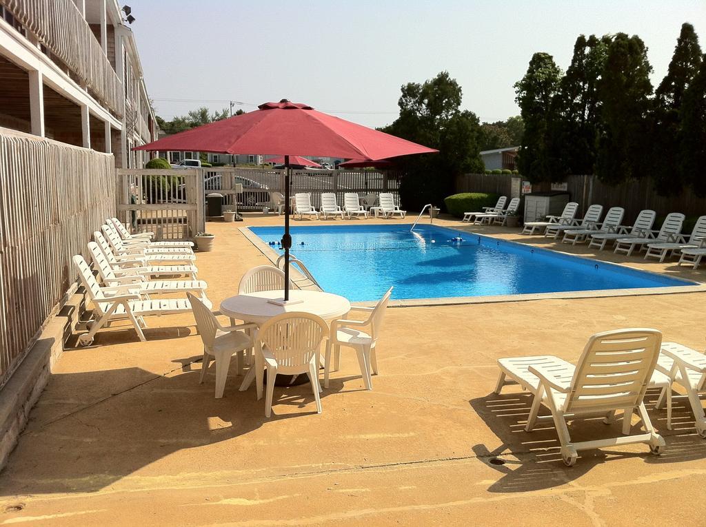 Holiday Hill Inn & Suites Dennisport Exterior photo